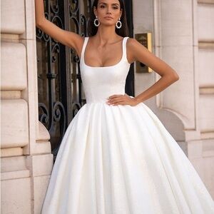 MILLA NOVA White Pleated A-Line Wedding Gown Size 42